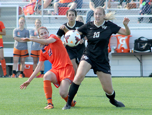 Stephanie Skilton and the Orange dropped two games to Atlantic Coast Conference opponents over the weekend 