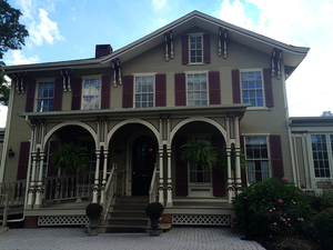 The Arad Evans Inn is located in a Federalist-style residence in Fayetteville and offers three dining areas. 